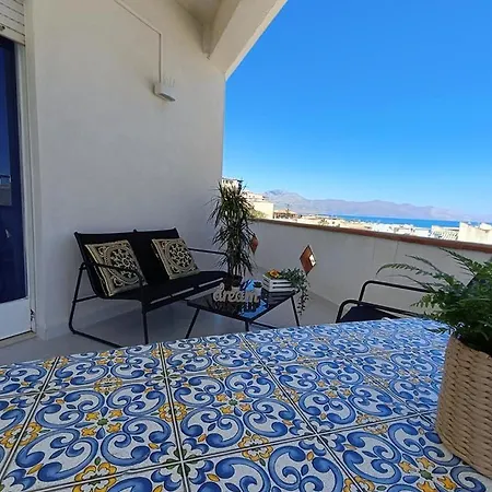 Onda Blu: Panoramic With Veranda And Parking *
