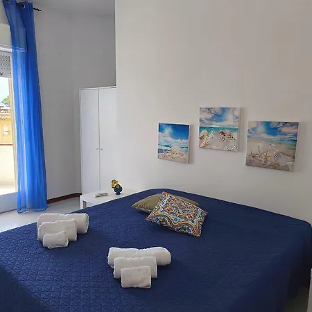 Onda Blu: Panoramic With Veranda And Parking *